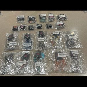 Lot (21) mix exclusive Paparazzi Jewelry10necklaces3 earrings3bracelets5rings